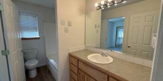 2 Bed/2 Bath Apartment Located Near OSU/COCC Campus - Attached Garage Gallery 19