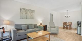 Upstairs Bright 2 bedroom Condo Gallery 13