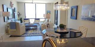 Short term ONLY luxury 2/2 condo in the heart of downtown Sarasota Gallery 8
