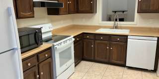 Great 3 bedroom 2 bath very close to Arcadia Gallery 6