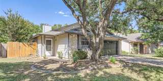 Charming 3/2/2 with Private Fenced Backyard! Gallery 1