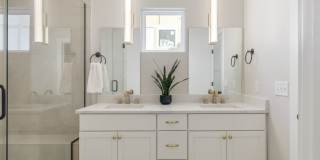 Beautiful Charlotte Park Townhome With Two Car Garage Gallery 36