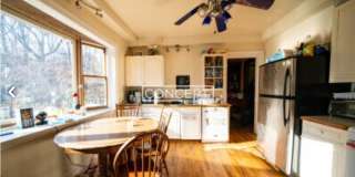 Unique 8 bed 2bath HOUSE with Yard,  Basement , Easy Parking Gallery 12