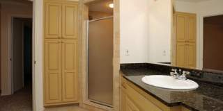 Beautiful large 2-bedroom 2 baths with 1 car garage in Mid Town Tulsa!! Gallery 50