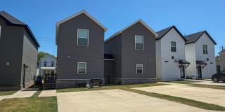 Clean like-new home for rent near the UofA Gallery 15