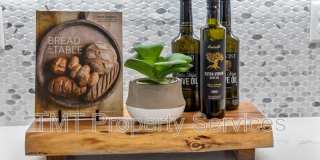 9001 Ventura Street Gallery 25