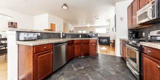 Downtown 3 Bedroom Townhome with 2 Car Garage Gallery 32