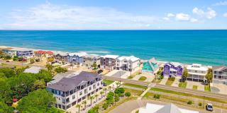 NEW HIGH END OFF-SEASON RENTAL WITH ELEVATOR NOW AVAILABLE Gallery 1