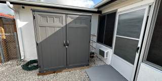 Beautiful 2 bedroom home with fenced in backyard Gallery 5