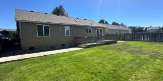 3 Bed 2 Bath Home: Fully Fenced Yard & Convenient Location Gallery 20