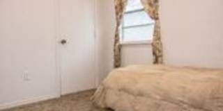 214 E 4th St Gallery 15