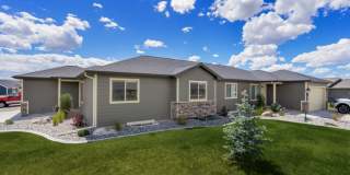 4 Bedroom Townhome in River Pointe Subdivison Gallery 1