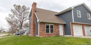 Spacious 3 bedroom duplex with 2.5 baths. Gallery 1