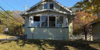 Charming 3-Bedroom Home with Enclosed Porch and Basement! Gallery 1