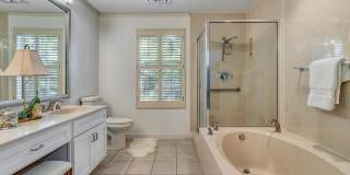 LUXURY 3-BEDROOM TOWNHOME IN ALAMO HEIGHTS Gallery 21