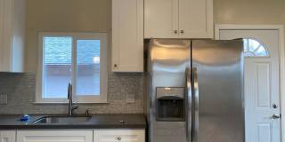 Epic REA-Great 1 BR/1 BA Unit in a S/S Duplex Gallery 15