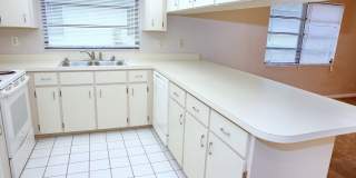 3 Bedroom Single Family Home w/ Garage - Annual Rental in Naples Park! Gallery 7