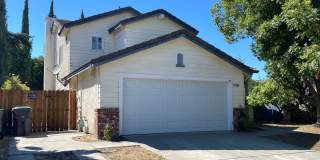 Large Four Bed, Three Bath Home with a Pool Gallery 1