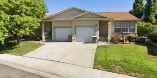 Spacious 2 Bed, 2 Bath Townhome Gallery 1