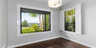Historic Laurelhurst Home ~ Quiet Neighborhood~ Stunning Water View! 4 Mins to U Village/UW Historic Laurelhurst Home ~ Quiet Neighborhood~ Stunning Water View! 4 Mins to U Village/UW Gallery 25