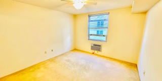 Diamond in the rough 1 bedroom with den in Honolulu! Gallery 7