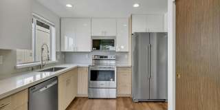 Fully Renovated 3BD Upper Duplex with Garage & Garden in West Seattle Gallery 13
