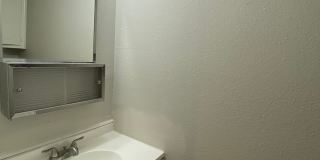 2 Bedroom 1.5 Bath Apt at the Monterey Square Apts NW OKC Gallery 10