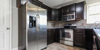 Pet Friendly Four Bedroom with Basement! Gallery 7