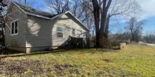 Cute 2 bedroom 1 bathroom house with detached garage Available Gallery 14