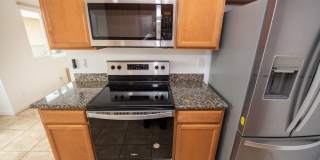 MOVE IN SPECIAL! $750 off first month rent! 2BR/1.5BA Condo! 2 parking spaces Gallery 7