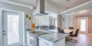 911 SW 3rd Avenue Gallery 10