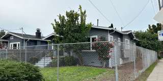 Charming corner lot with great natural light Gallery 1