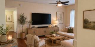 Gorgeous 2/2 Wood Floors Condo For Rent @ The Crest close to UCF and Valencia. Gallery 1