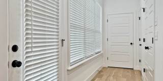 502 W Persimmon St Gallery 12