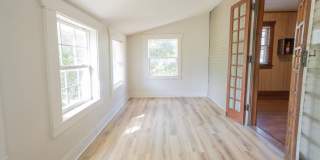 Large Centrally Located Home for Rent! Gallery 28