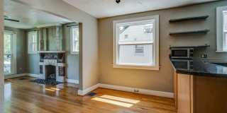 Adorable WE-HO Cottage Gallery 3
