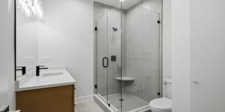 6914 N Sheridan Road Gallery 21