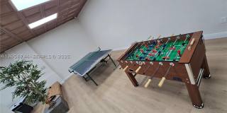 5825 Collins Ave Gallery 90