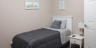 Room in 3 Bedroom Home at Arabian King Gallery 28