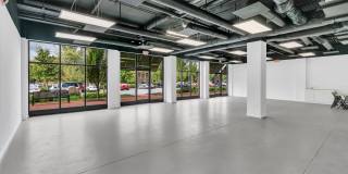 412 MADISON TRADE Plaza SE Gallery 17