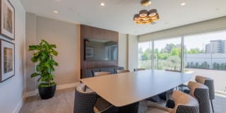 Essence Essence Gallery 28