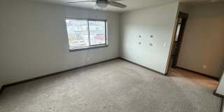 Beautiful 3 Bed, 2.5 Bath Large Townhome Gallery 9