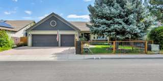 AMAZING FULLY FURNISHED SINGLE-STORY FARMHOUSE RETREAT | ALL UTILITIES INCLUDED | PRIME LOCATION Gallery 1