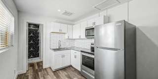 4 weeks of free rent! - Studio Near Grand Canyon University with washer/dryer! Gallery 1
