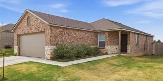 Nearly Brand New, 3 bed, 2 bath, 2 car, Yukon schools Gallery 1