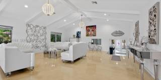 317 S Riverside Dr Gallery 19