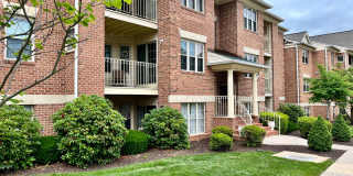 Charming 2 Bedroom/2 Bathroom Apartment Unit in Pond Condos! Gallery 1