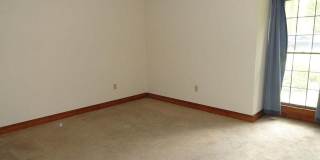 Room in 3 Bedroom Home at Grove Ave Gallery 15