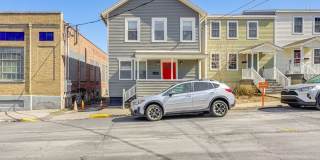 Renovated 2 Bedroom + Den w/ Private Garden Access Gallery 1