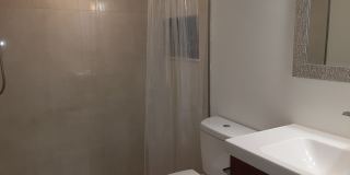 Seasonal-Beautifully renovated top floor 2/2 condo downtown Sarasota. Gallery 12